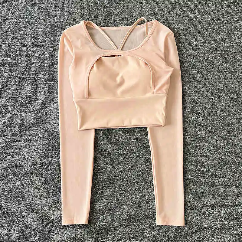 White long-sleeved T-shirt for women with a short hem and a chest pad, a close-fitting yoga top for sports and fitness wear to w
