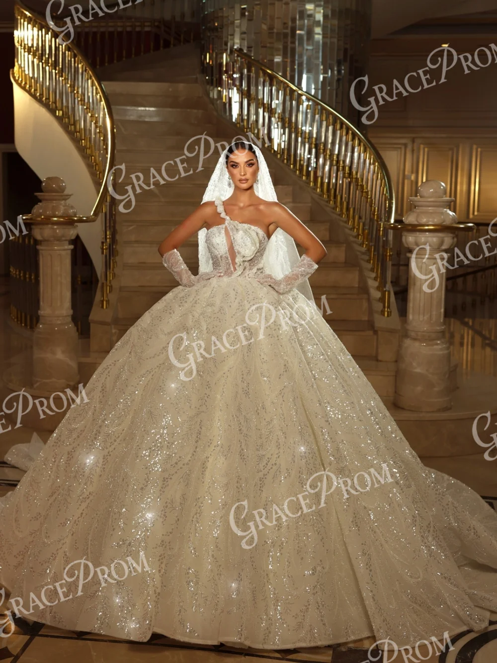 Olśniewająca suknia balowa bez pleców, z błyszczącymi zdobieniami, romantyczne falbany, suknia ślubna na jedno ramię, luksusowa, szyta na miarę, z długim trenem, odzież dla panny młodej.