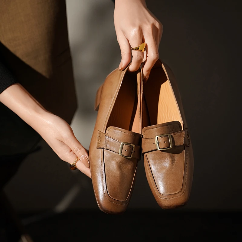 الرجعية المتسكعون النساء حقيقية جلد البقر مشبك الديكور ساحة تو مضخات الانزلاق على أحذية السيدات اليدوية