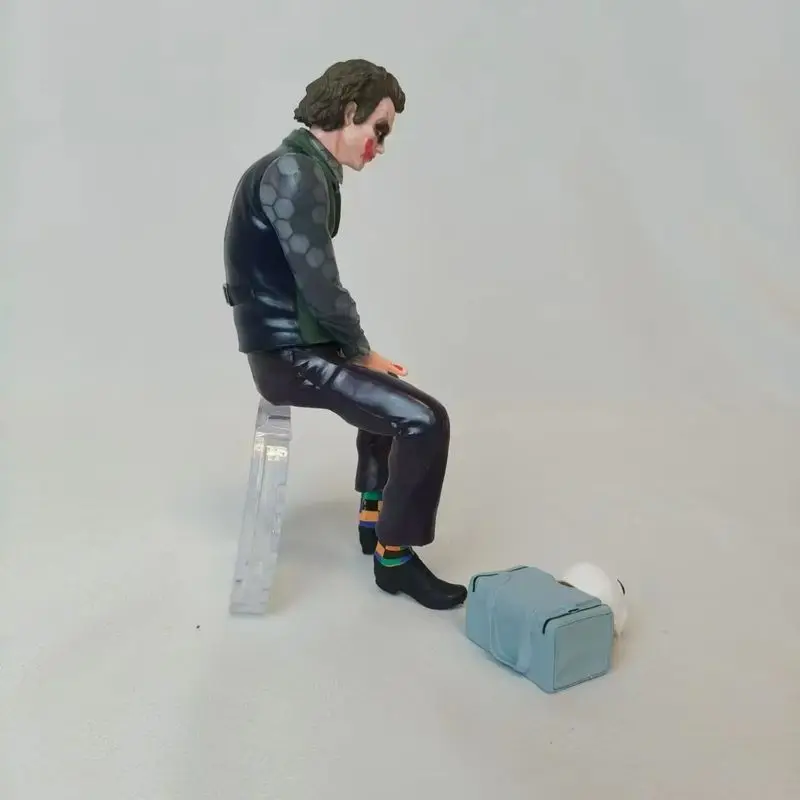 16cm Joker Heath Ledger Action Figure - Collectible Model Statue for Vehicle Roof Decoration Animation Derivative Tail Pendant