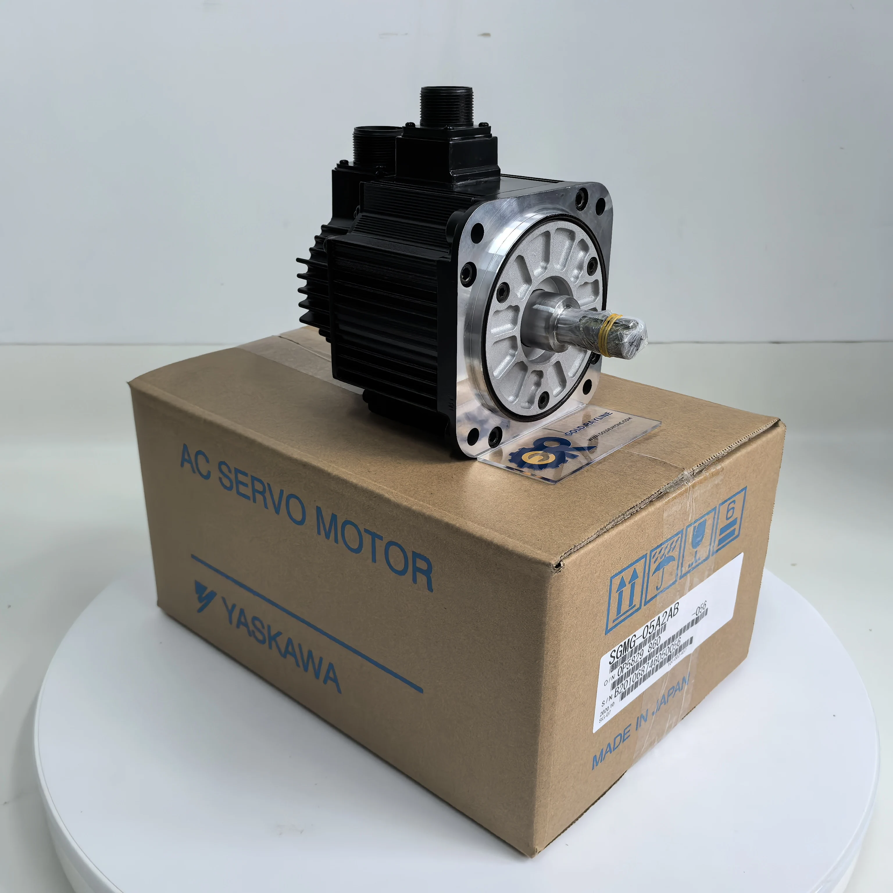 

Новый серводвигатель Yaskawa SGMG‐05A2AB на складе, быстрая доставка