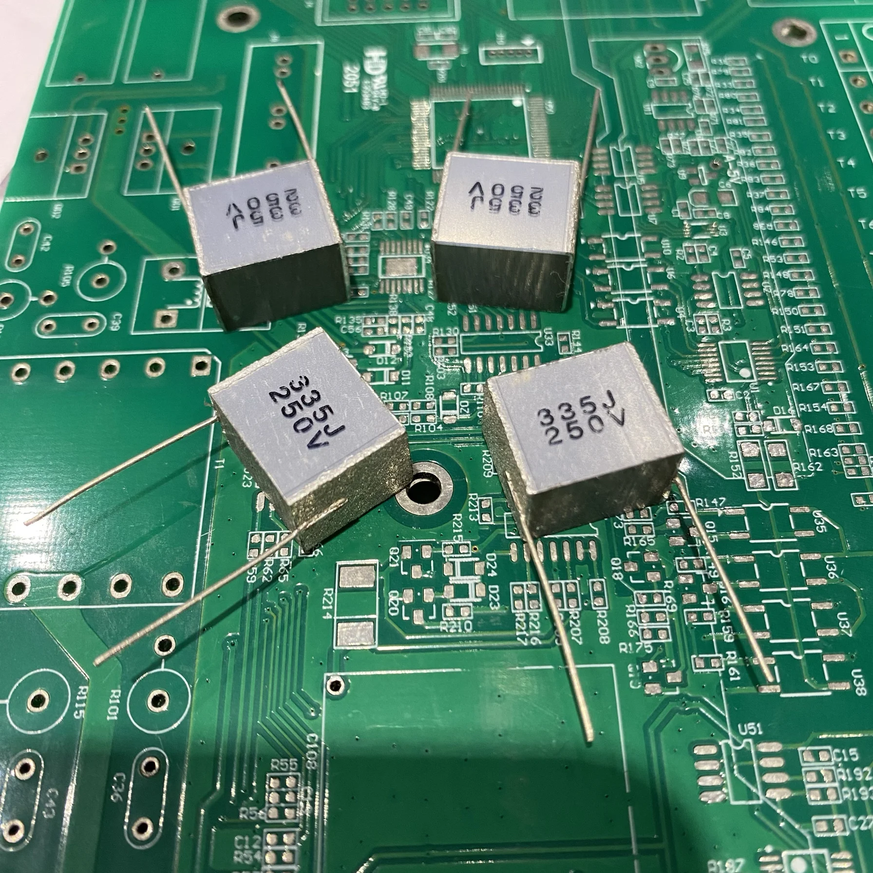 

Original Ferrari CL25 laminated non-inductive capacitor gold foil capacitor 250V335J 3.3UF P15MM multi-layer cake