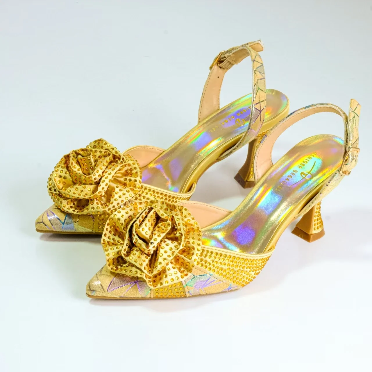 

Популярный стиль 2025 года, однотонные туфли на высоком каблуке с бриллиантами, подходящие для свадебной вечеринки, повседневная женская обувь с острым носком