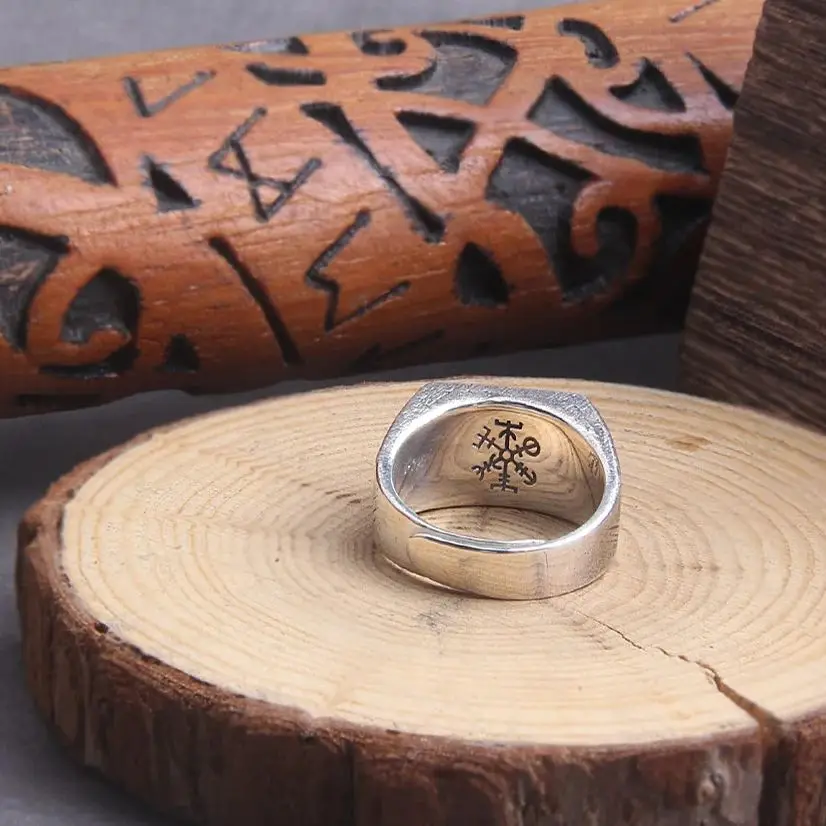 925 sterling silver Thor’s Hammer Mjölnir and vegvisir ring as gift with vintage wood viking box