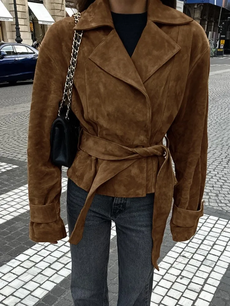 Damska kurtka zamszowa w stylu retro, luźna, sznurowana, z klapami, krótka, jesienno-zimowa kolekcja 2025, nowa moda uliczna, motocyklowa odzież wierzchnia. — zdjęcie 3