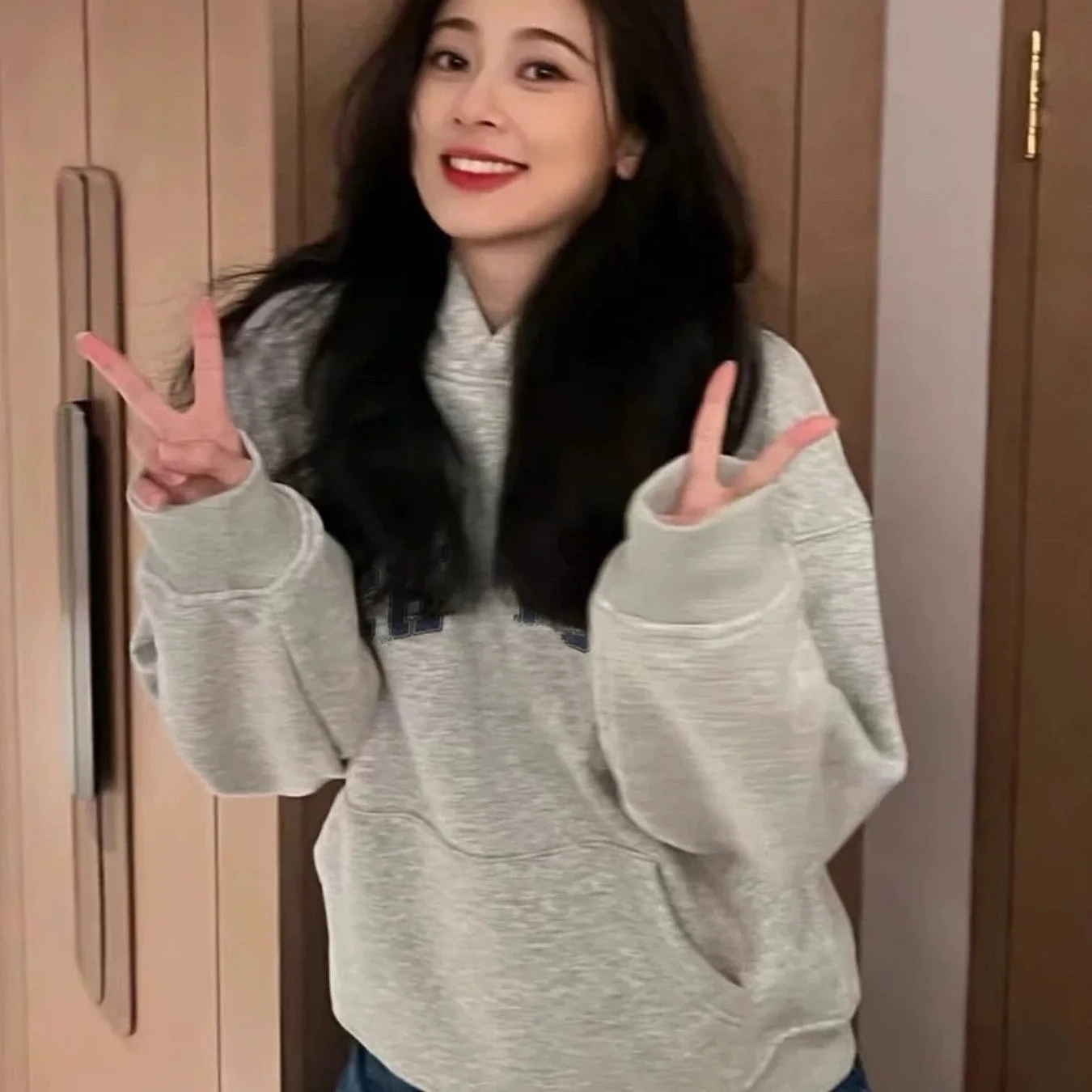 

Женская свободная толстовка Off-ey с капюшоном, осенне-зимняя, в стиле знаменитости Чжао Чжао, повседневная, с длинным рукавом, для города