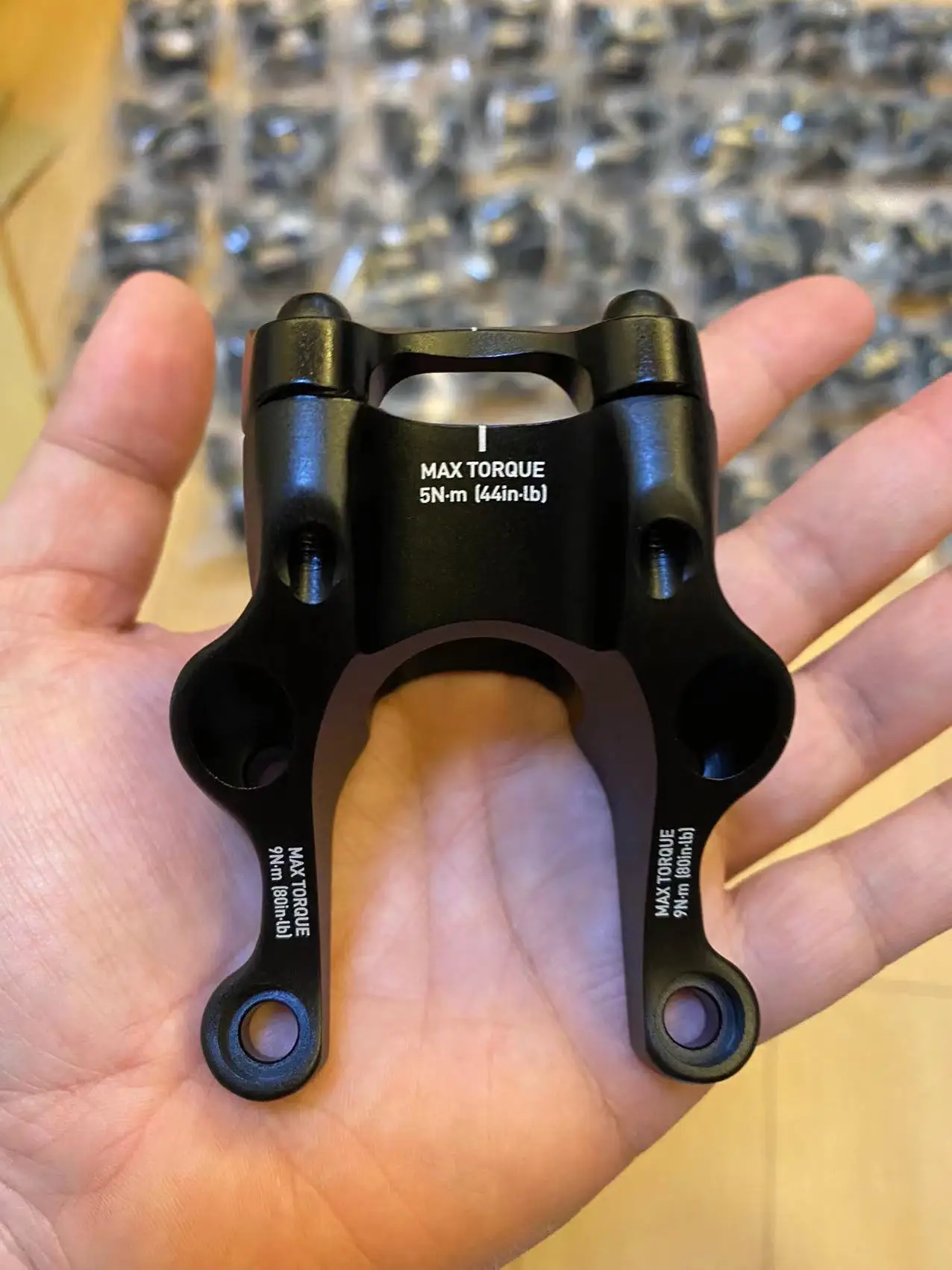 TRUVATIV DESCENDANT DIRECT MOUNT STEM LENGTH (ST) 50MM Pair with BoXXer fork Gives DH riders lower more aggressive position