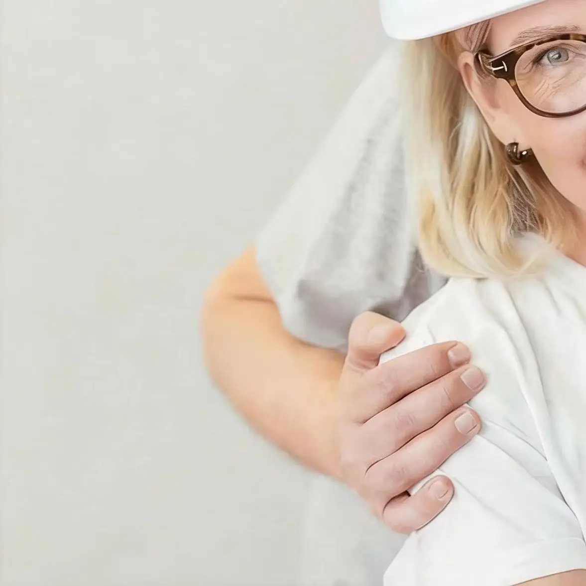 

Новая версия 2025 года: Шлем для роста волос LLLT 300-в-1 с двойной длиной волны (650 нм + 660 нм) и красной светотерапией для мужчин и женщин