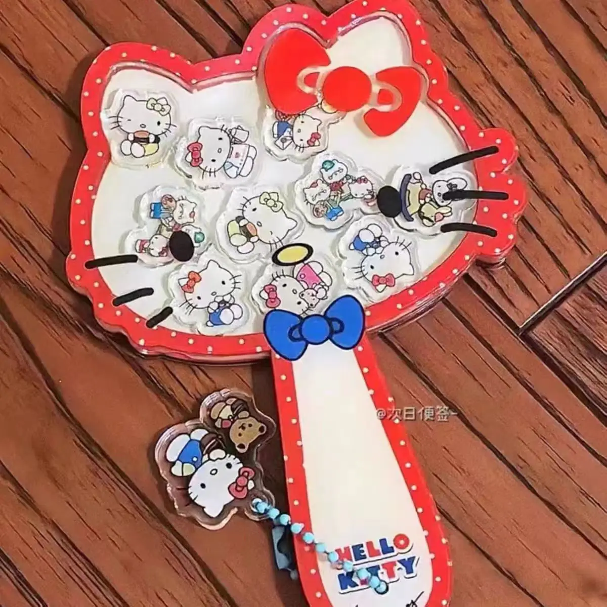 

Hello Kitty Mirror Cute Cartoon Originality Acrylic Portable Vanity Mirror New Fashion Delicate Retro DIY Handheld Mirror Gifts