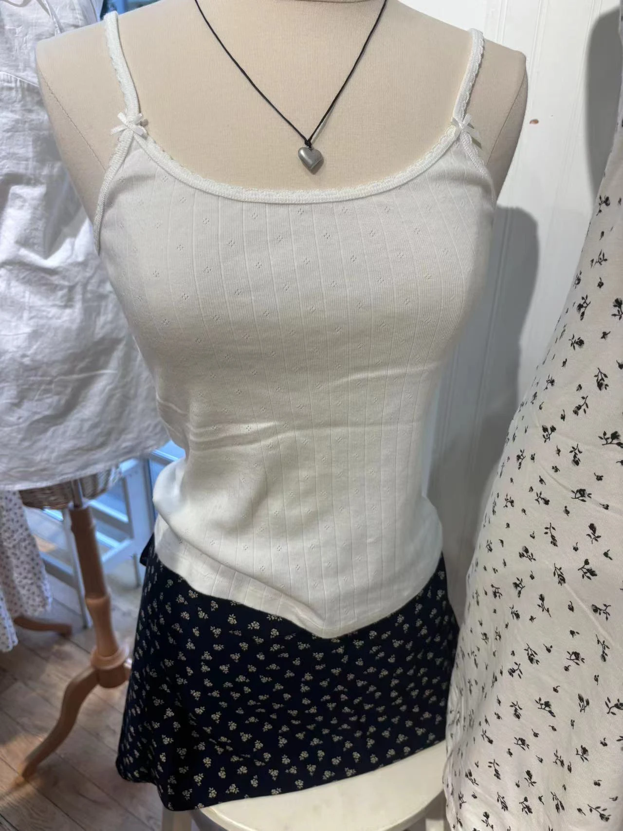 

Two Bows White Eyelet Slim Tank Top Women Lace Trim U Collar Cotton Basic Camisole Summer Sweet Cute Simple Hollow Out Crop Tops