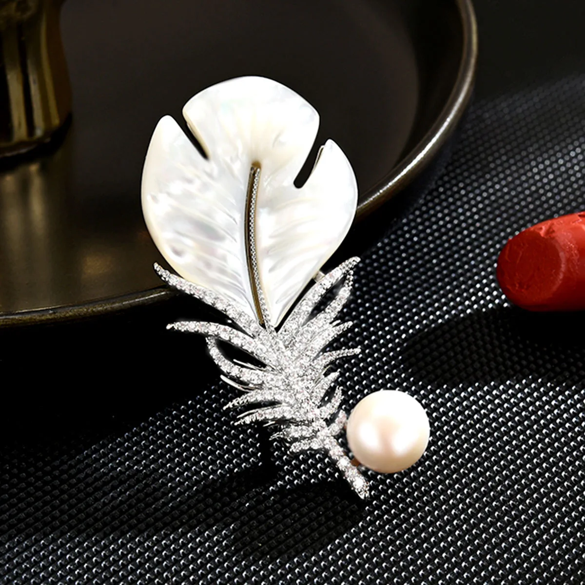 Luck Bracelet Hand String Light Luxury Korean Style Simple All-Match Freshwater Pearl Feather Brooch Fashion High-End Sense Suit