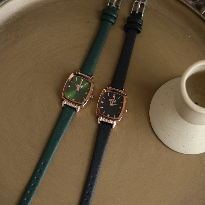 

Retro Square Watch For Women Luxurious And High-End With A Leather Strap. A Stylish Square Watch For Female Students And Women.