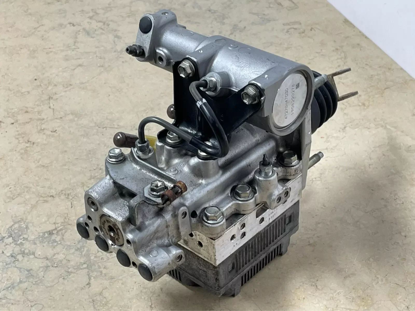 High Quality ABS Brake Actuator Pump Assembly 47210-47350 4721047350 For Toyota Prius 2010-2015