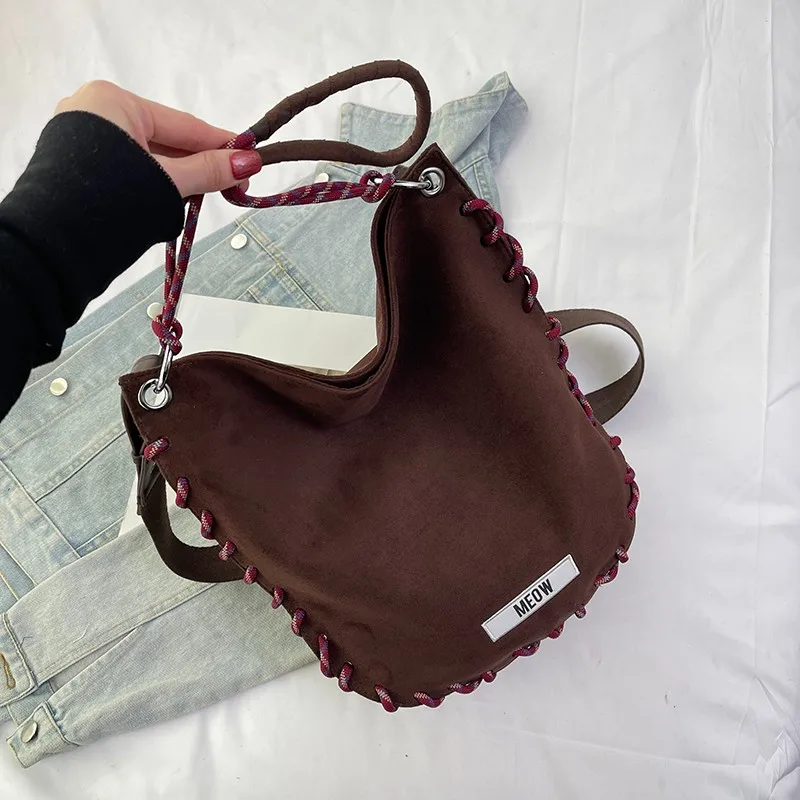 

Trendy Minimalist Shopper Bag For Women In Solid Color With Unique Letter Logo Design Fashion