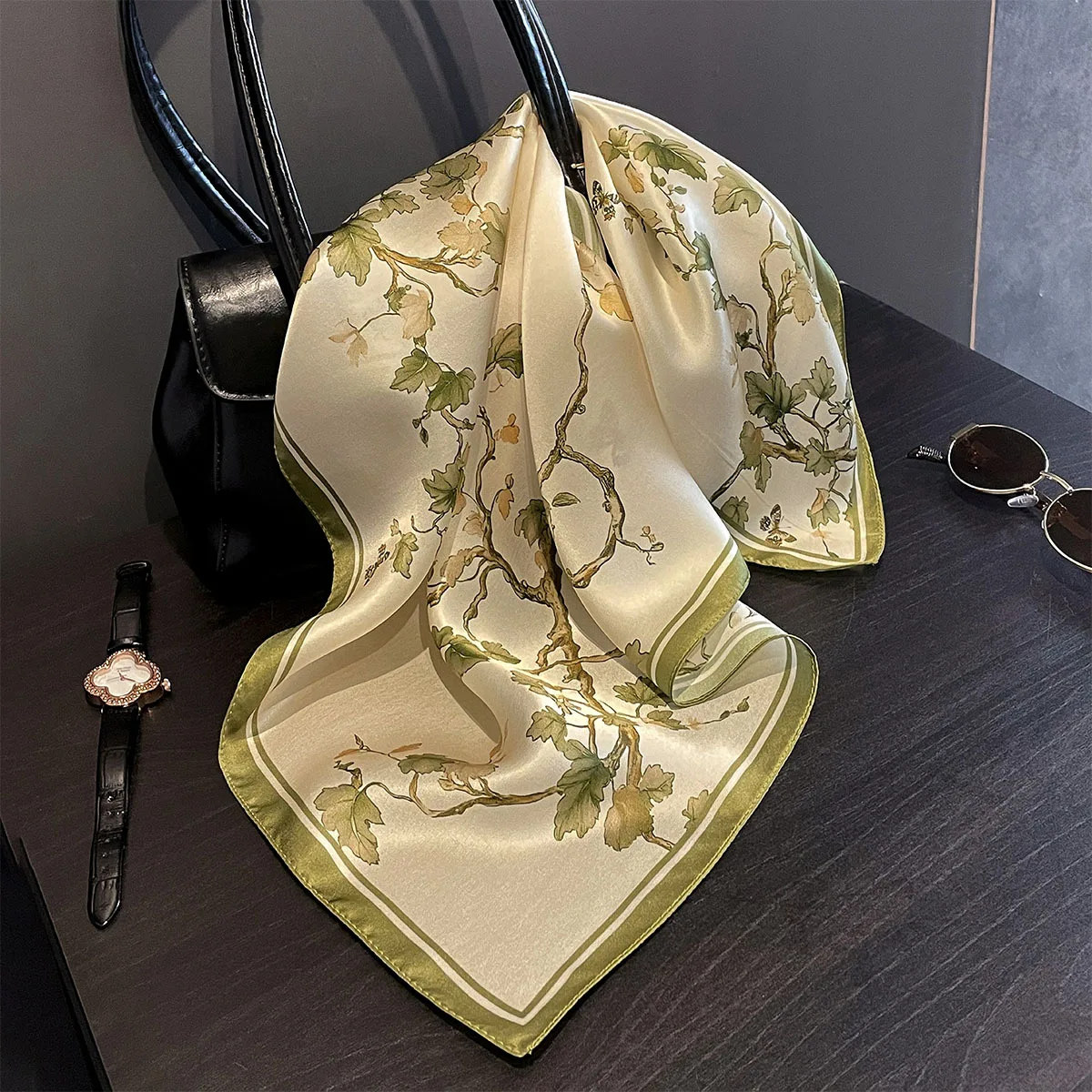2025 العلامة التجارية الفاخرة الأوشحة للنساء شال طباعة الحرير الساتان الحجاب وشاح الإناث باندانا 53*53 سنتيمتر ساحة شالات وشاح للسيدات