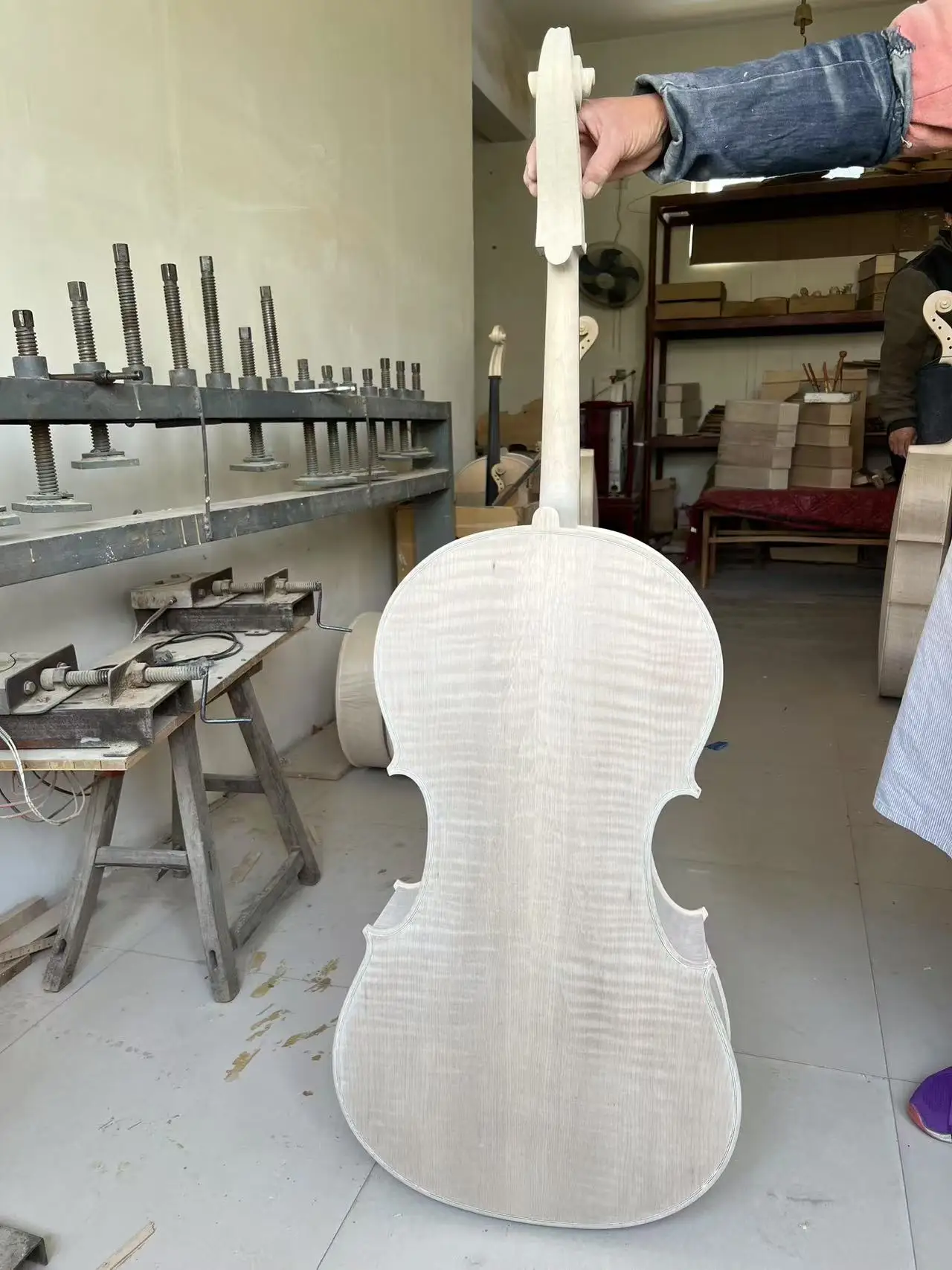 لوحة أصابع من خشب القيقب باللون الأبيض غير المكتمل 4/4 Cello Flames ورقبة سوداء من خشب الأبنوس 4/4-1/4