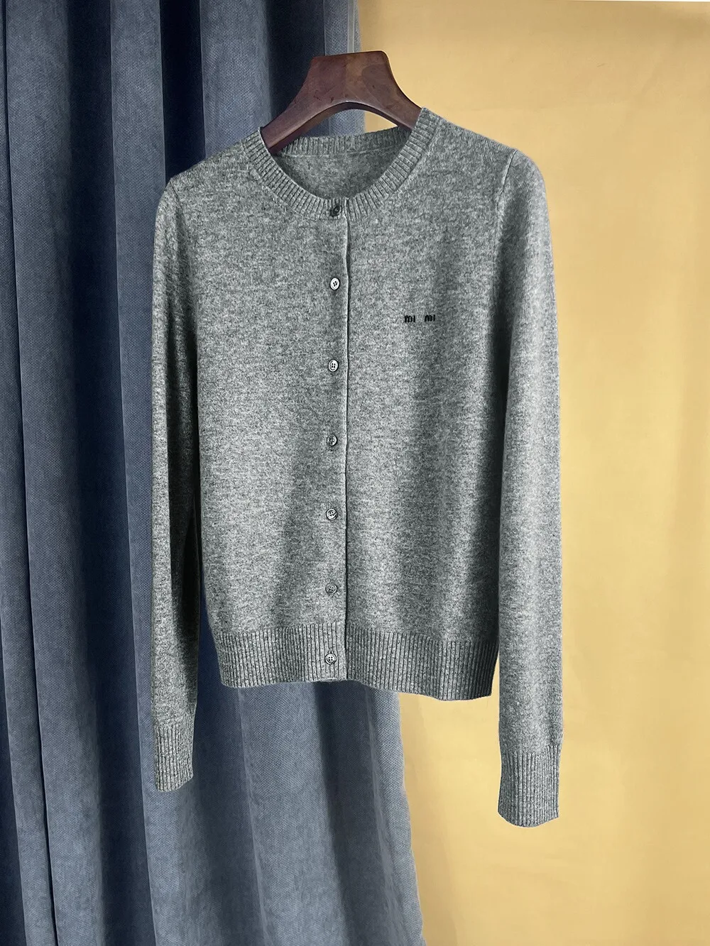 

Роскошный женский вязаный кардиган Camere с буквенным принтом, облегающее длинное пальто с круглым вырезом и пуговицами, осень-зима