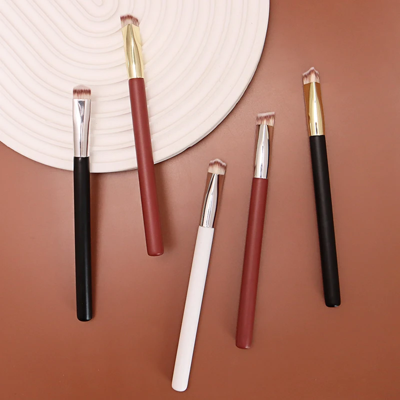1Pc Dreieck Geformt Concealer Pinsel Weiches Haar Make-Up Pinsel Für Dunkle Augenringe Akne Flecken Verbergen Gesichts Aufhellung Pinsel