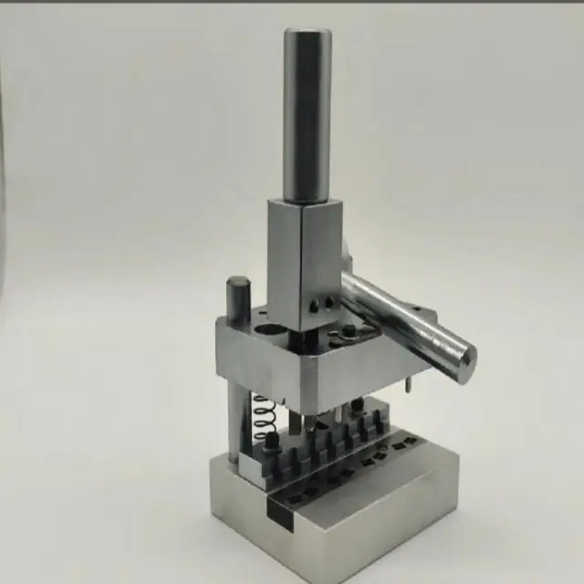 Conveyor Belt Mini Butterfly Buckle Machine Butterfly Buckle Stapler with Different Specifications and Models