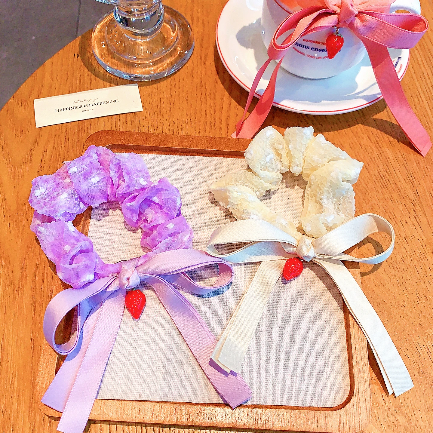 Niedliche Erdbeer-Haarschleifen mit Bubble-Gaze, Polka-Dot-Netzstoff, langer Satinband-Schleife, elastische Haargummis für Damen, Alltag – Detail 3