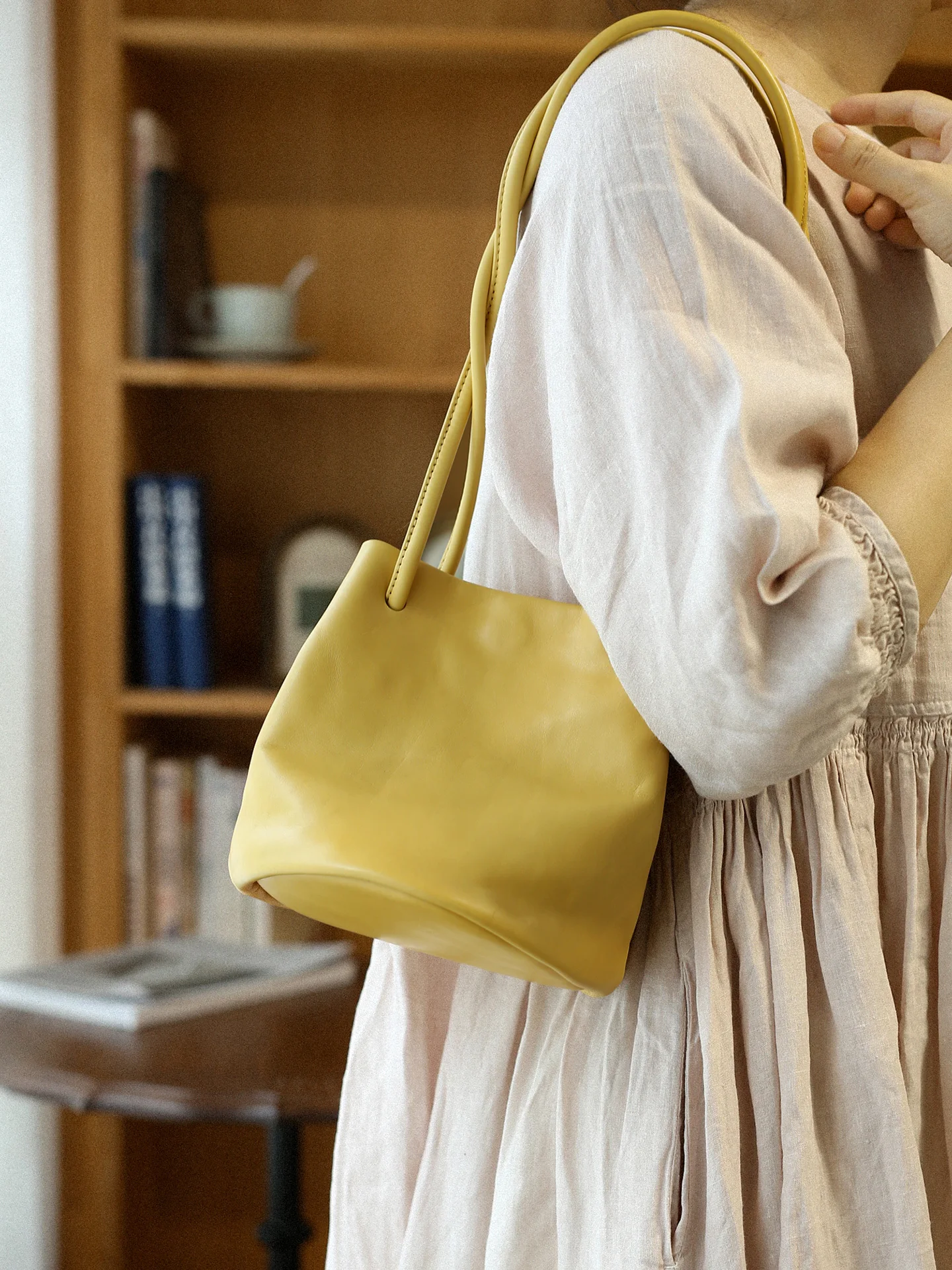 PNDME simple casual handmade luxury genuine leather women's small bucket shoulder bag outdoor party cow leather crossbody bag