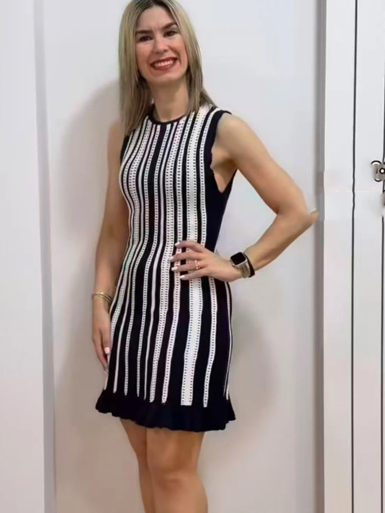 2026 Sommer Ärmelloses Strick-Minikleid für Damen – Elegantes, rückenfreies, schmales Kleid mit Rundhals und Streifenmuster in schickem Kontrastfarben-Design
