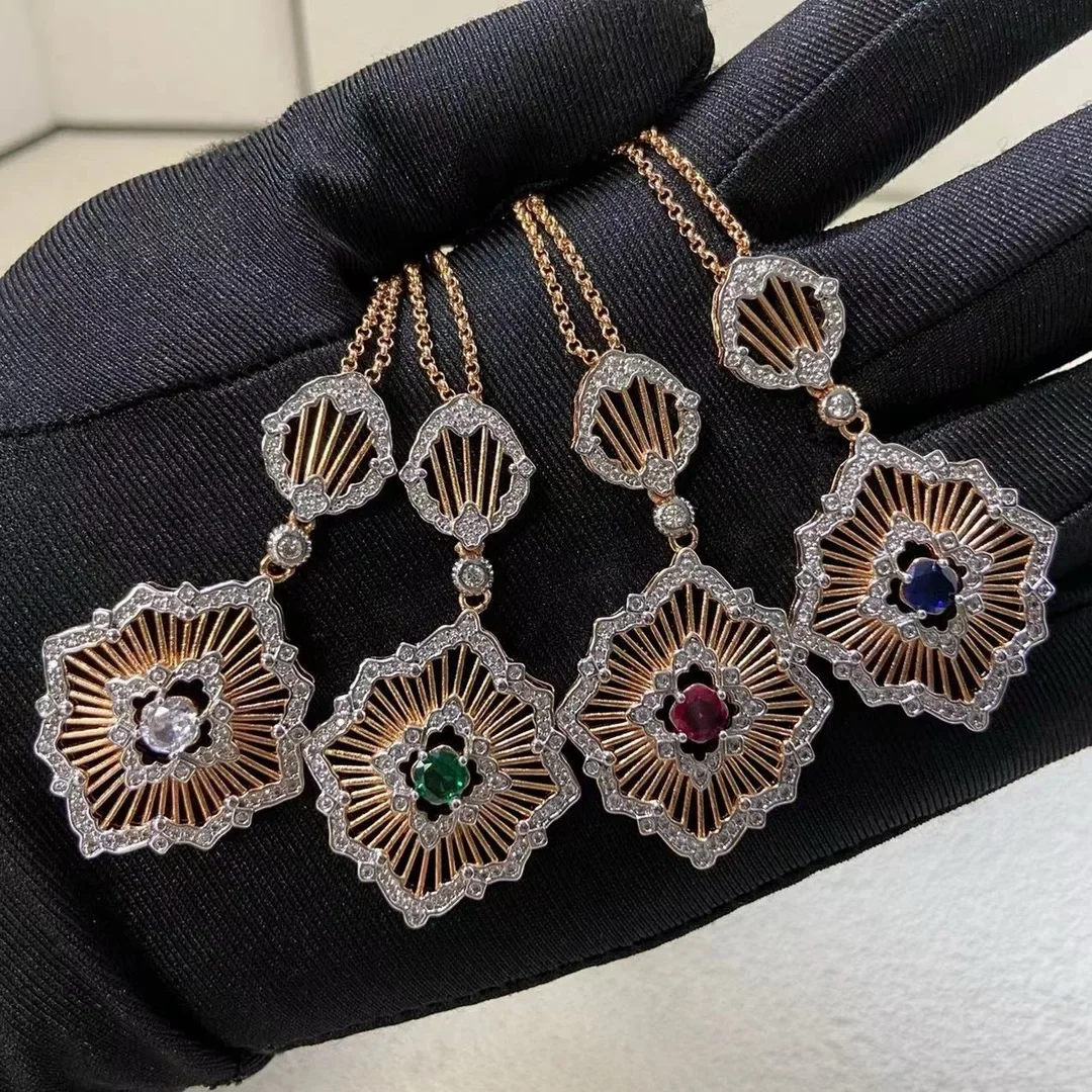 

The retro diamond storm diamond-shaped necklace presents a simple and niche design.