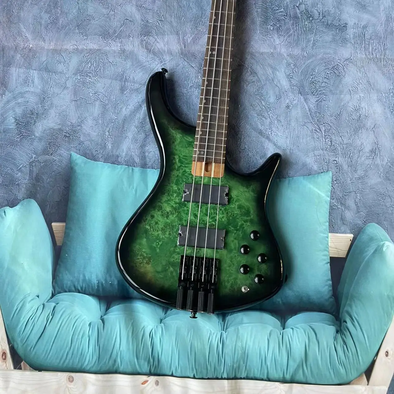 Headless electric bass 4-string split electric bass, green body with tree lump pattern veneer, rosewood fingerboard, maple track