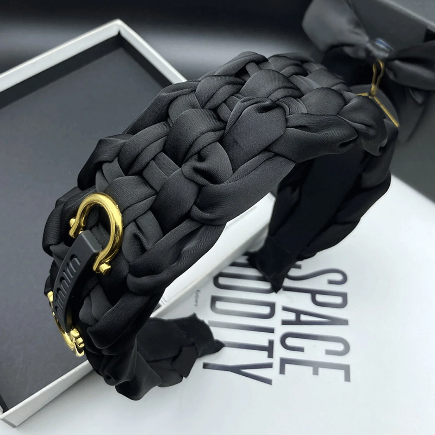 2026 French new fashion luxury designer high-end woven headband women's black temperament hair accessories