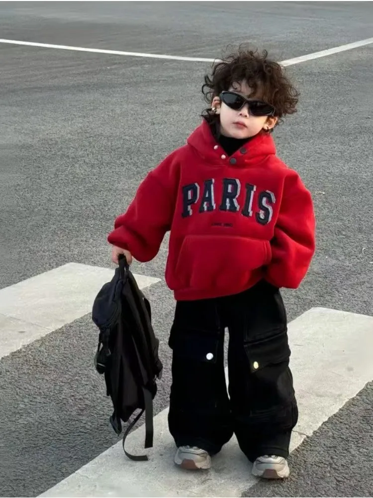 

Красный флисовый комплект для мальчиков, новогодняя одежда 2025 года, детский осенне-зимний свитер с капюшоном, повседневные штаны, комплект из двух предметов