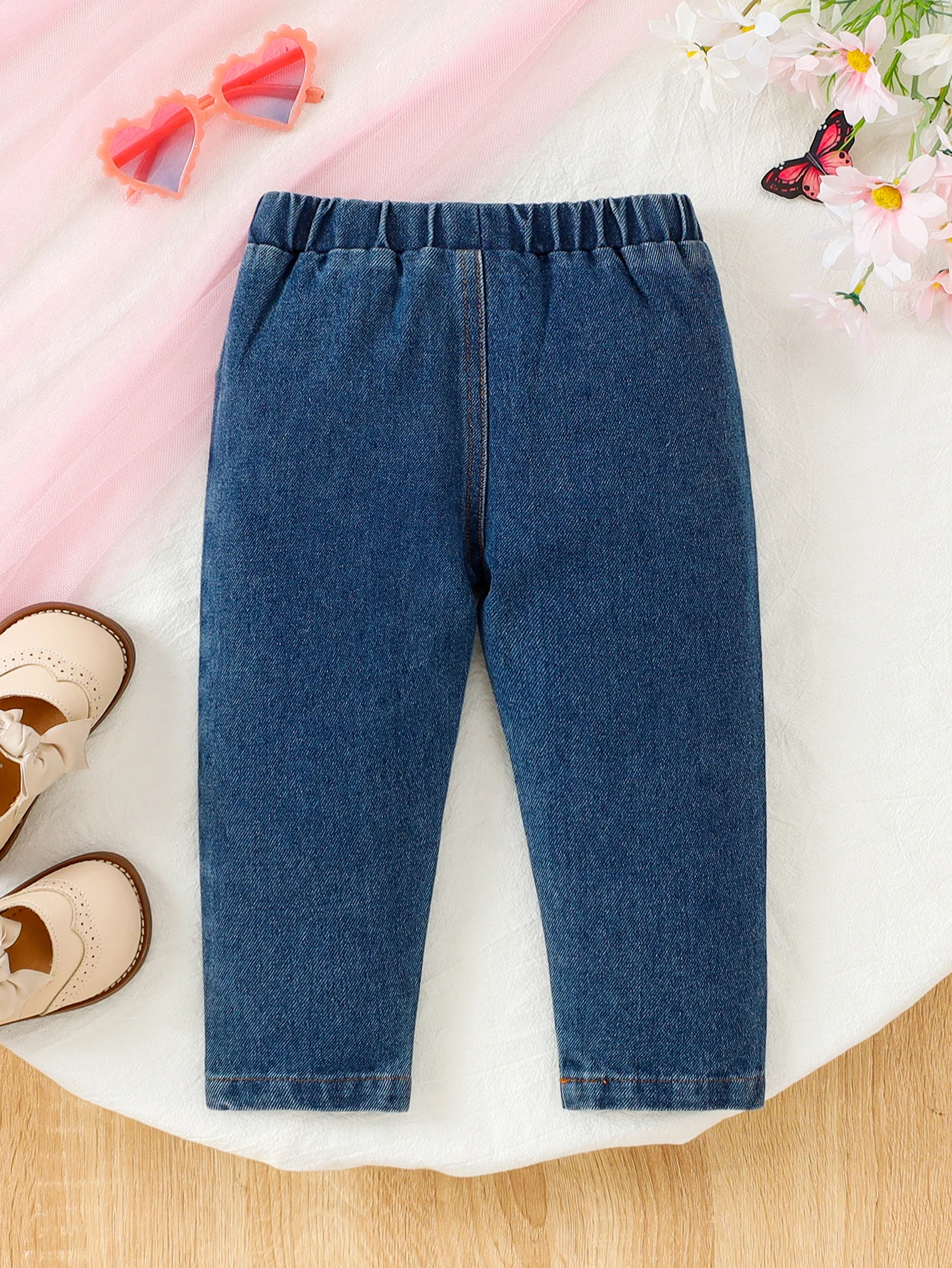 Kinder-Denim-Jeans mit Schmetterlingsdruck, süßer Stil, bequem, verschleißfest, geeignet für die tägliche Outdoor-Freizeitkleidung von Kindern – Detail 2