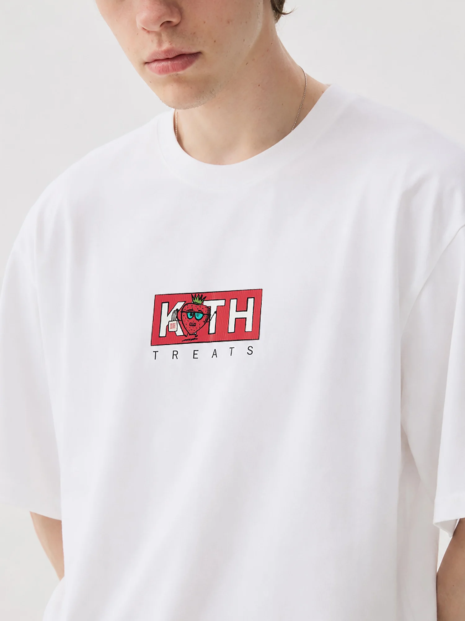 Loose Fit round Neck Short Sleeve T-Shirt Cherry Strawberry Logo Print Casual Youthful Tee for Couples Unisex Summer Wear