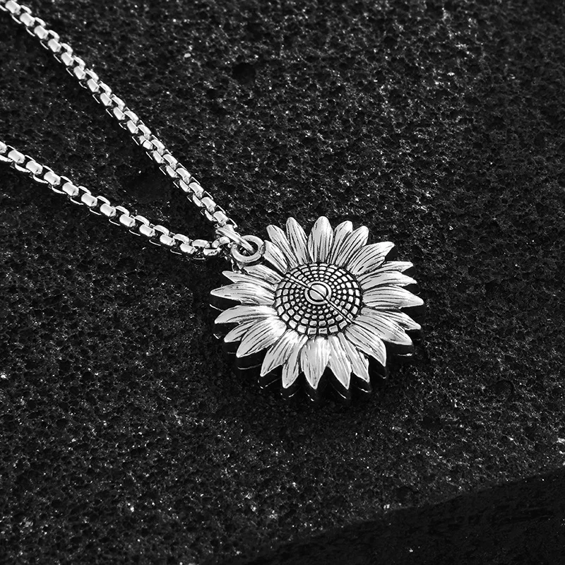 

Retro punk-style sunflower totem necklace, male personality sunflower pendant accessory sweater chain