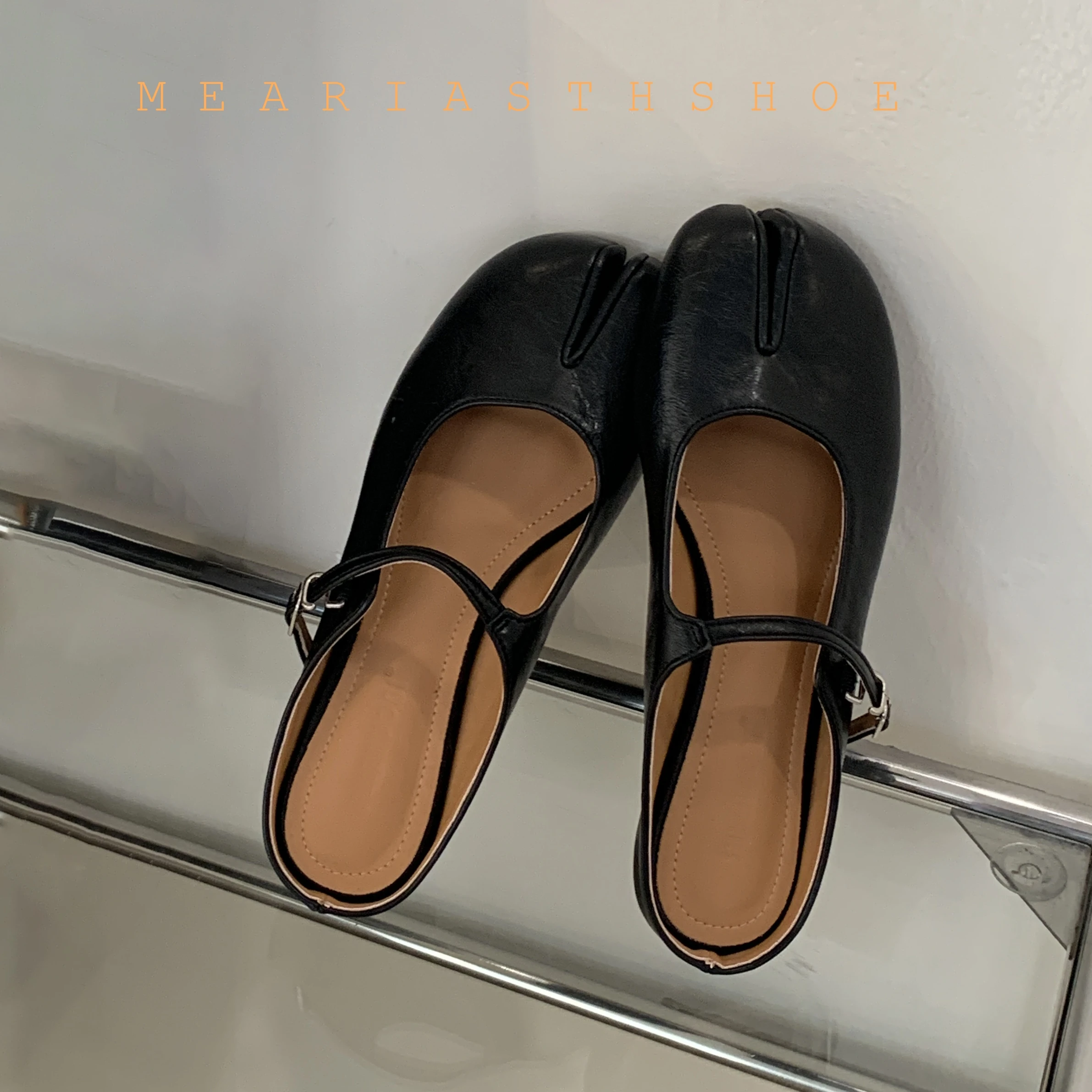

New Fashion Buckle Strap Shallow Women Mary Janes Flats Shoes Strange Toe Footwear Soft Ladies Flats Lolita Shoes Female Slides