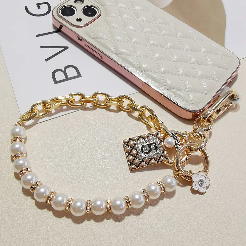 Mobile Phone Lanyards Short Wrist Beaded Small Fragrance 5 Pearl Chain Camellia Hand Chain Keychain Pendant Phone Wrist Strap