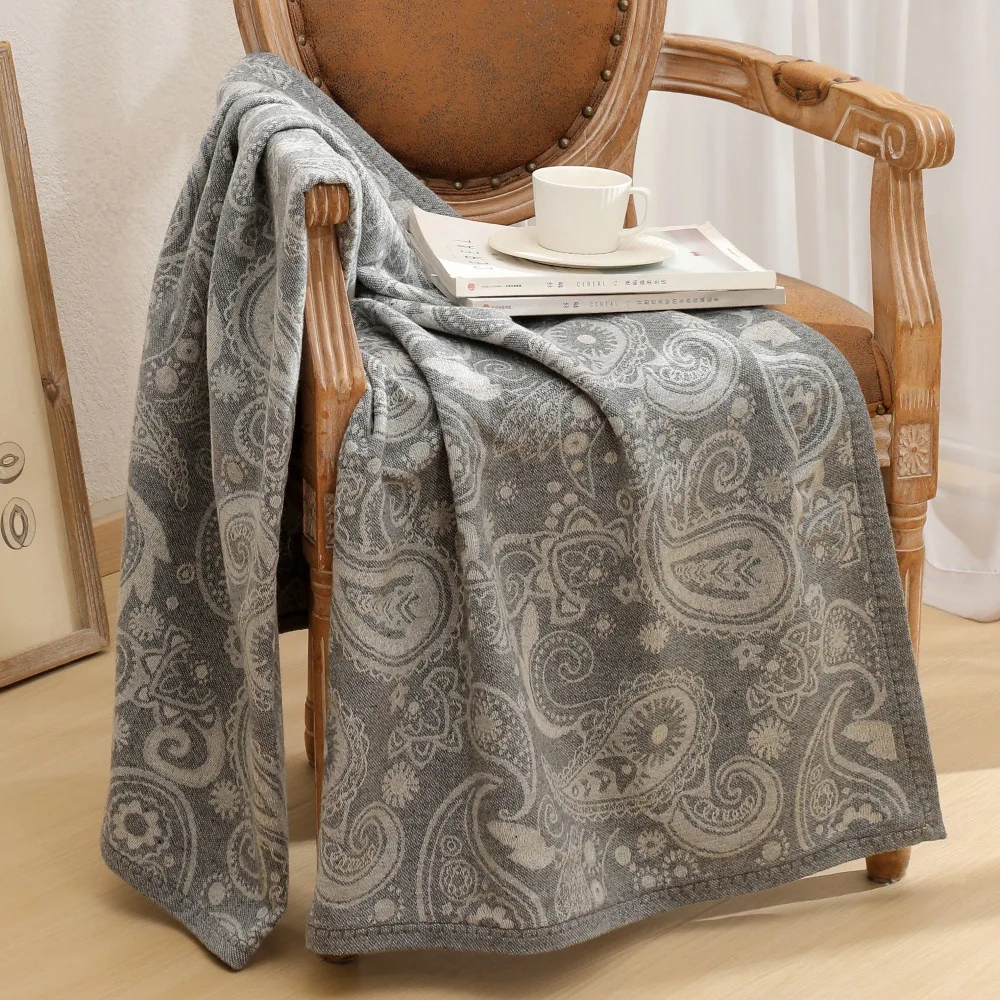 Textile City Soft Cozy Paisley Pattern Throw Blanket for Couch Home Decor Jacquard Sofa Cover Warmth Accessory