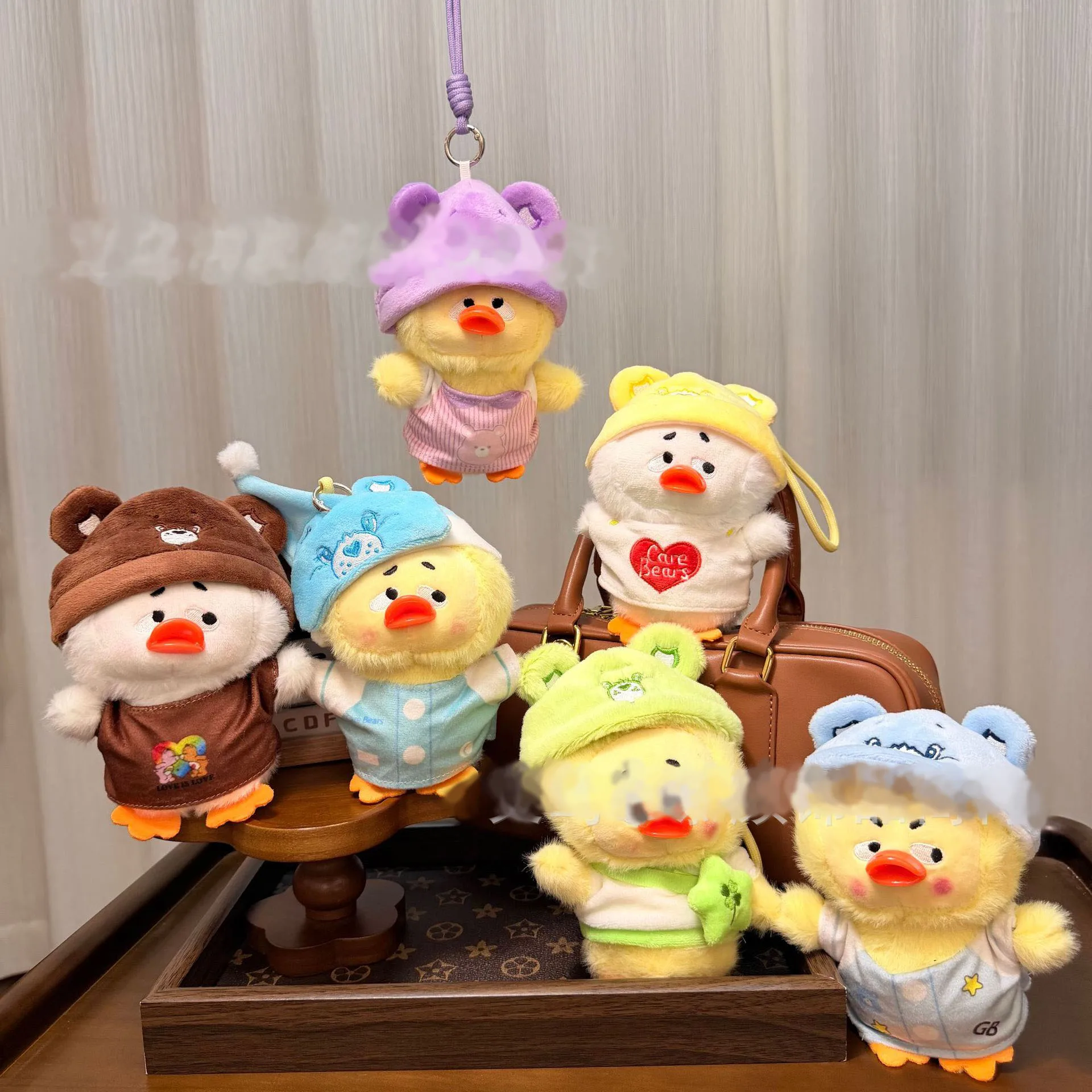 

Новая модель плюшевого кулибира-брелока «Маленькая утёнка» – подарок для друзей