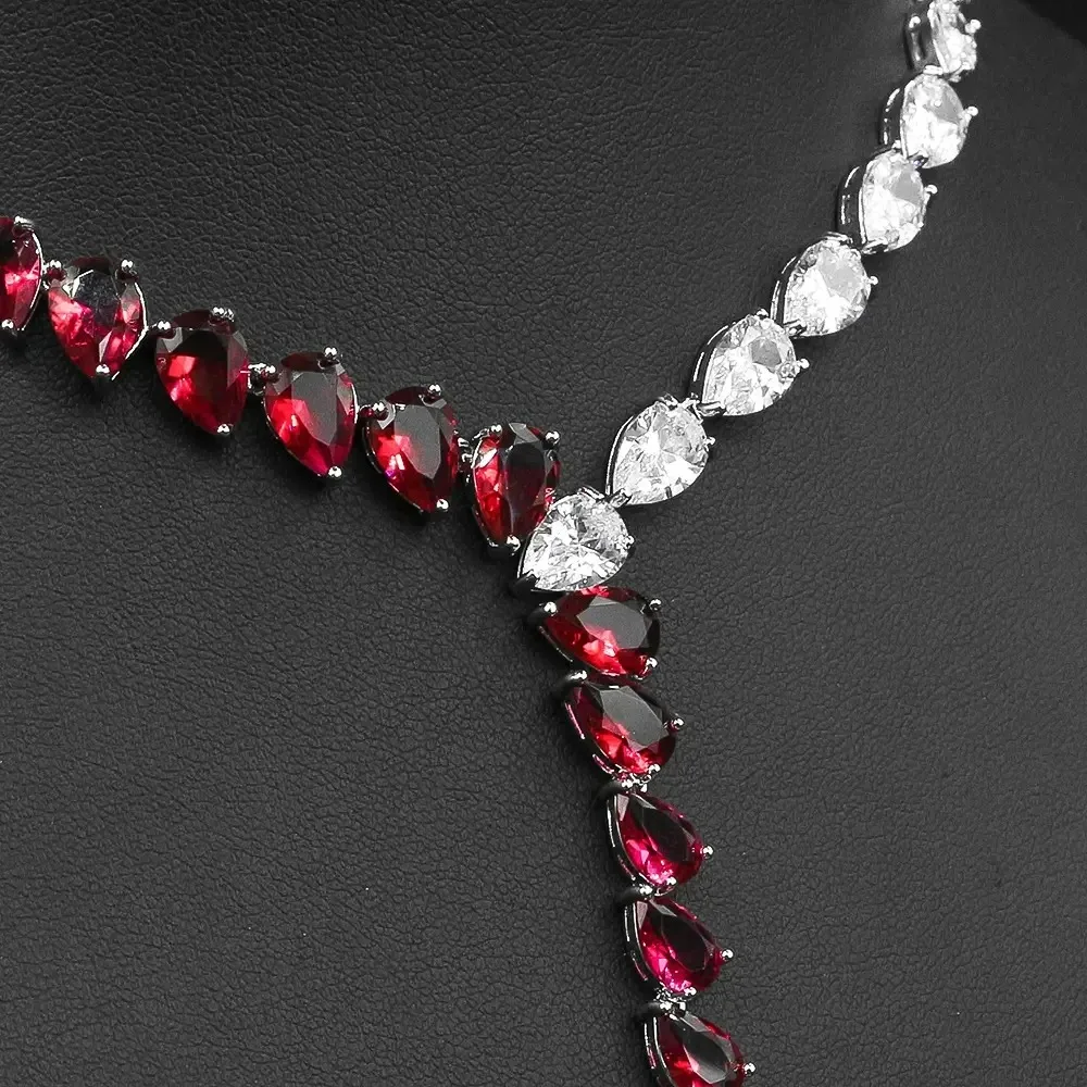 set-di-gioielli-di-lusso-con-collana-e-orecchini-pendenti-zirconi-bianchi-e-verdi-per-matrimoni-e-feste-di-fidanzamento