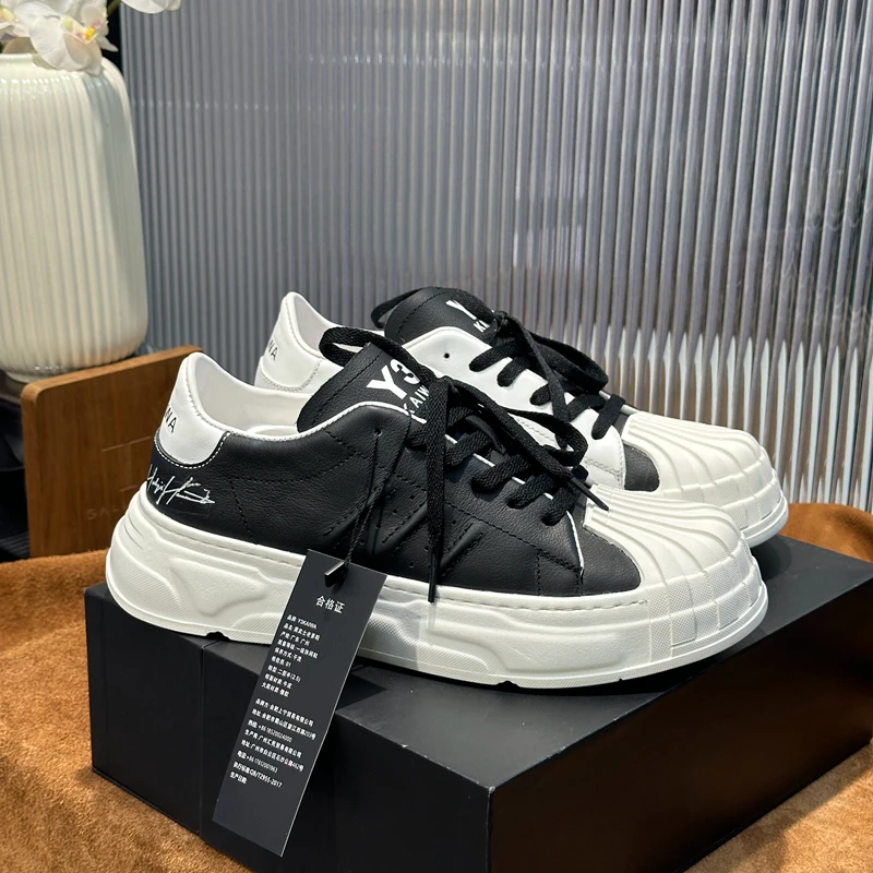 נעלי עור איכותיות לגברים מעוצבות בעבודת יד, עשויות מעור פרה אמיתי, עם פלטפורמה בסגנון סניקרס, צבע שחור, נעלי ספורט עם רצועת קשירה לשימוש חיצוני