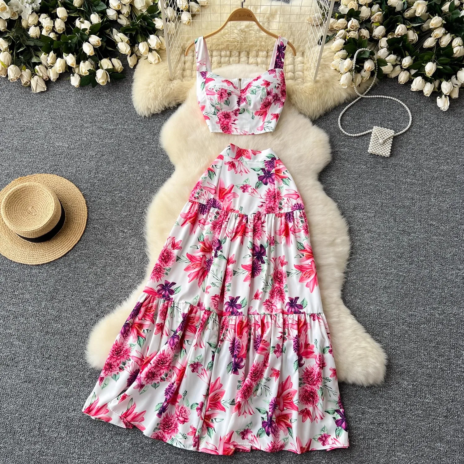 

Fashion Runway Summer Holiday Skirts Suit Women's Short Spaghetti Strap Cup Padded Tops + Floral Print Long Skirts 2 Pieces Set