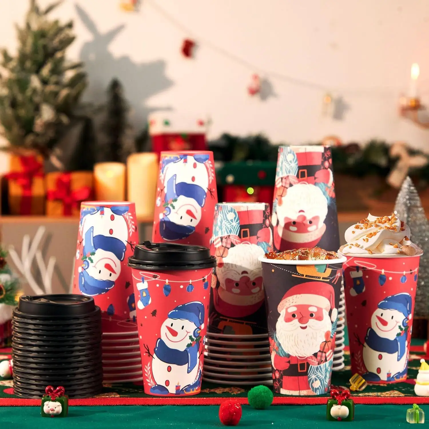 100 Pack 16 oz Christmas Coffee Cups with Lids, Holiday Disposable Paper Cups for Xmas Party Drinks, Hot Cocoa, Hot Chocolate