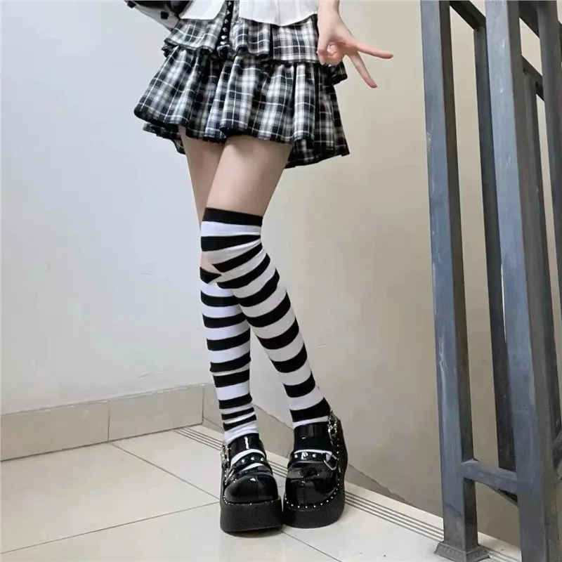 Damensocken mit bunten Streifen, personalisiert, modisch, cool, lange Röhrensocken, Gothic-Stil, japanischer Punk, JK-Wadenstrümpfe für Mädchen
