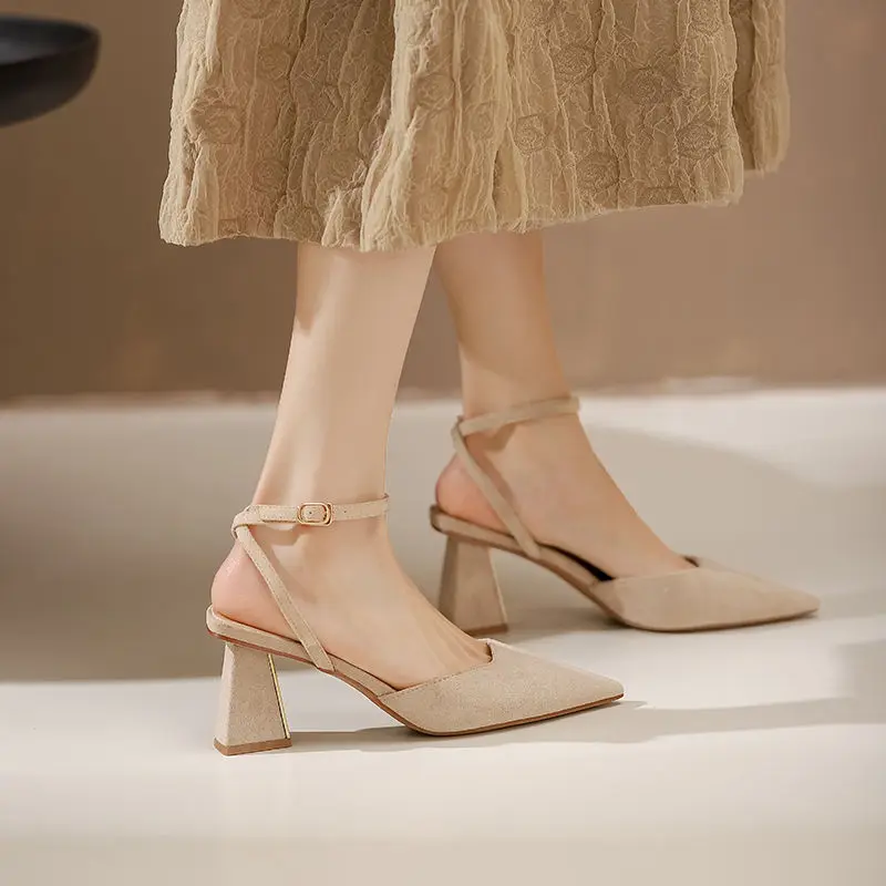 Sandały dla kobiet Szpiczaste palce Chunky Footwear Closed Thick Heel Summer 2024 Block High Heels Pumps Women\'s Shoes Korea F