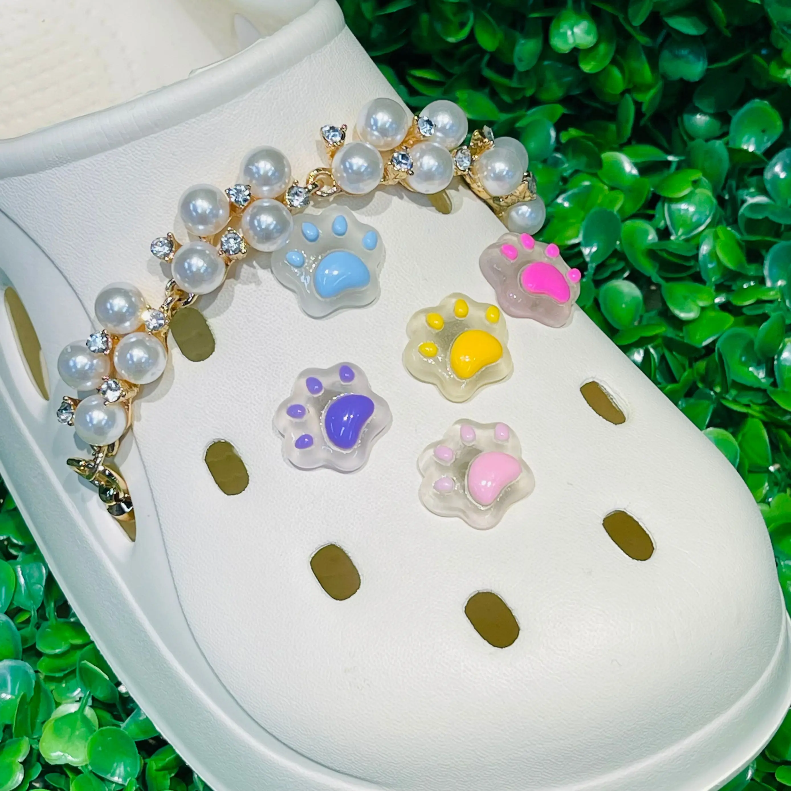 1-5Pcs Kawaii Dog Paw Prints Resin Grow on The Night Luminous Shoes Buckle Charms Clog Decoration Sandals Shoes Accessories