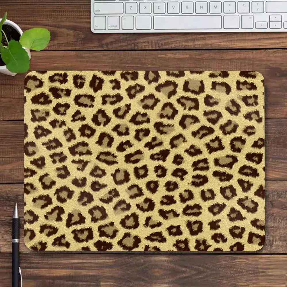 L-Large L-Leopard p-pattern MINISO Mouse Pad Ultrafine Surface Gaming Accessories Keyboard Pads Gamer Mouse Mat Rubber Desk Mat