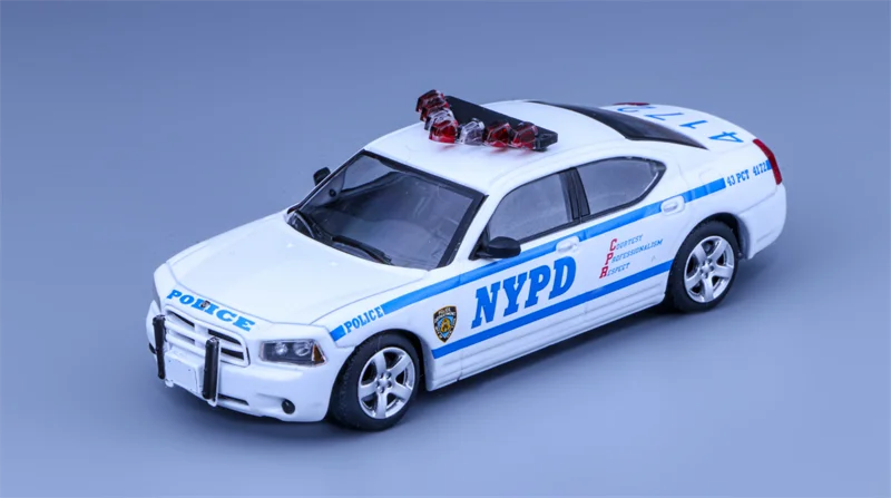 

Rollin 1:64 Charger Mk6 LX 2008 White Police Diecast Model Car