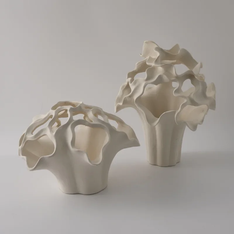 모던한 심플함, 산호색 세라믹 꽃병, 모델룸, 호텔, 침대와 아침 식사, 거실