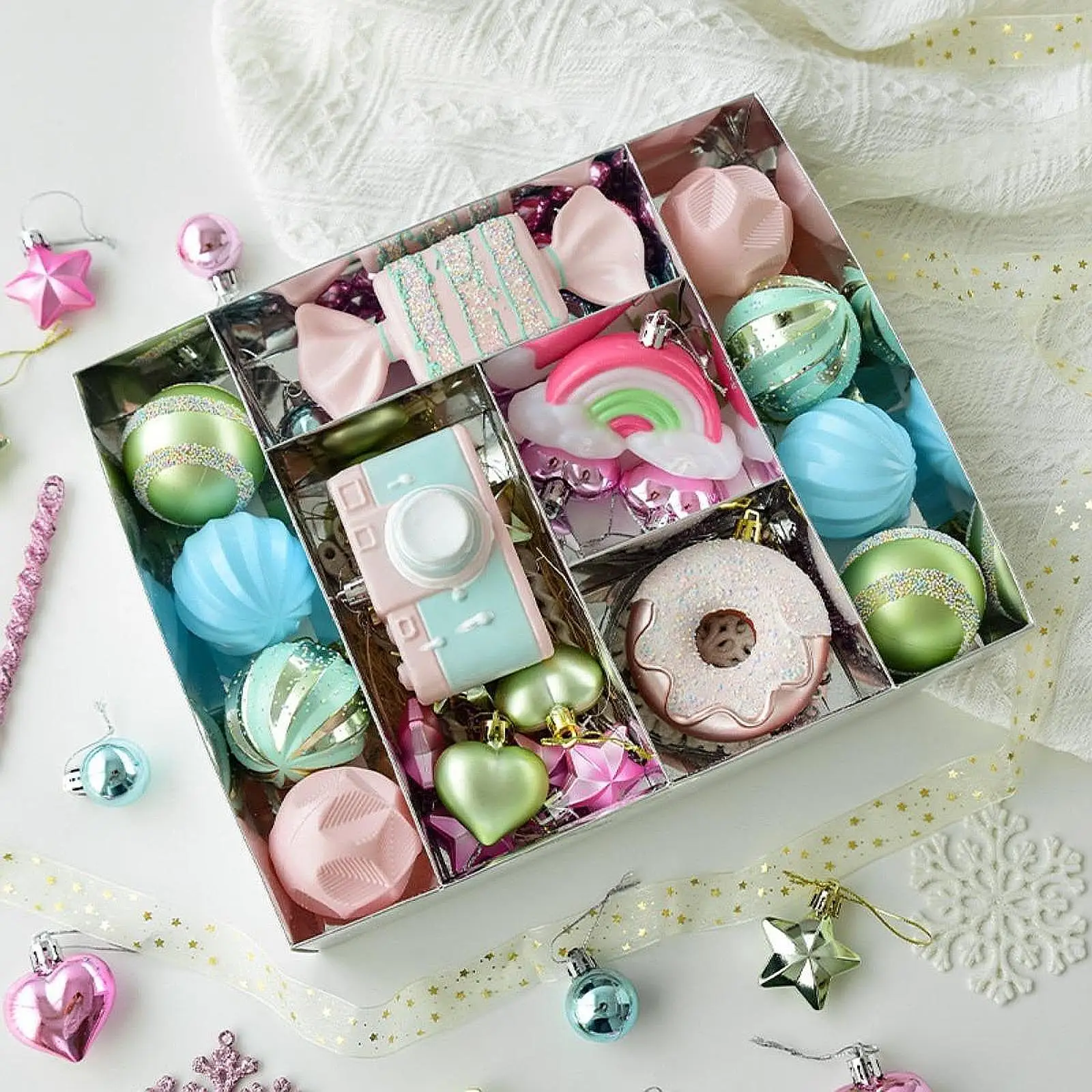 

58Pcs Christmas Balls Hanging Donut Candy Camera Christmas Tree Ball Ornaments for Decorating Indoor Celebration Wedding Home