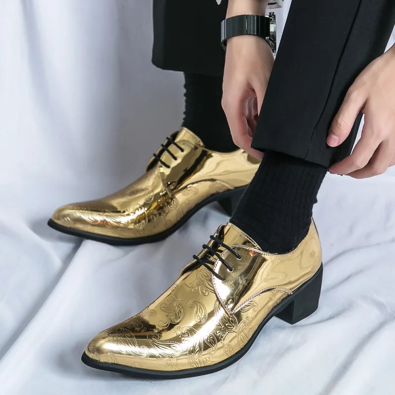 

2024, роскошные модельные мужские туфли на высоком каблуке, дизайнерские золотые туфли из лакированной кожи с острым носком, мужские вечерние мужские свадебные формальные туфли, оксфорды