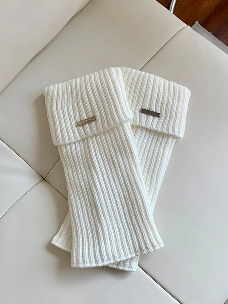 1 Pair Women White Pleated Pile Metal Tags Socks Fashionable Lolita Girls Autumn Winter Loose Comfortable Striped Ankle Socks image 6